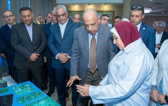 وزيرا الإنتاج الحربي والكهرباء يتفقدان «بنها للصناعات الإلكترونية» لدعم التصنيع المحلي