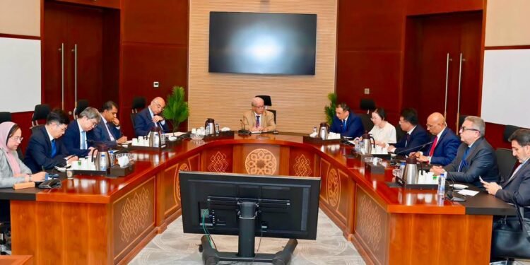 نائب رئيس الوزراء يبحث مع رئيس «CNCEC» الصينية توسع استثمارات المجموعة في مصر