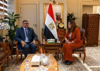 منال عوض: الإسراع بتنفيذ مشروعات التنمية المستدامة وتحسين منظومة المخلفات في قنا