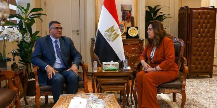 منال عوض: الإسراع بتنفيذ مشروعات التنمية المستدامة وتحسين منظومة المخلفات في قنا
