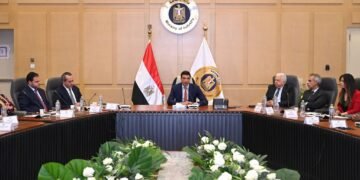 «الصناعة»: خفض استهلاك الغاز 25% والكهرباء 15% بمصانع السيراميك ضمن التحول الأخضر