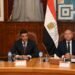 وزير الصناعة ومحافظ القاهرة يسلمان 40 عقدًا لتقنين أوضاع مصانع وورش شق الثعبان