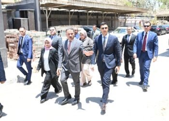 وزير الصناعة: تشديد الرقابة على المصانع غير المرخصة لحوكمة الأسواق وحماية المنتج المصري