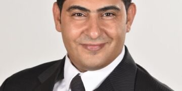 رجل الأعمال إيهاب شكري
