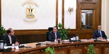 مدبولي يتابع تنفيذ مشروعات الطاقة الجديدة والمتجددة