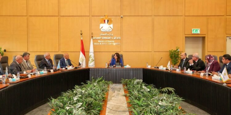 الإسكان: مشروعات الشرب والصرف الصحي حيوية تمس حياة المواطنين