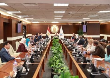 وزير الصحة يستعرض خطة الأمن الغذائي والتغذية