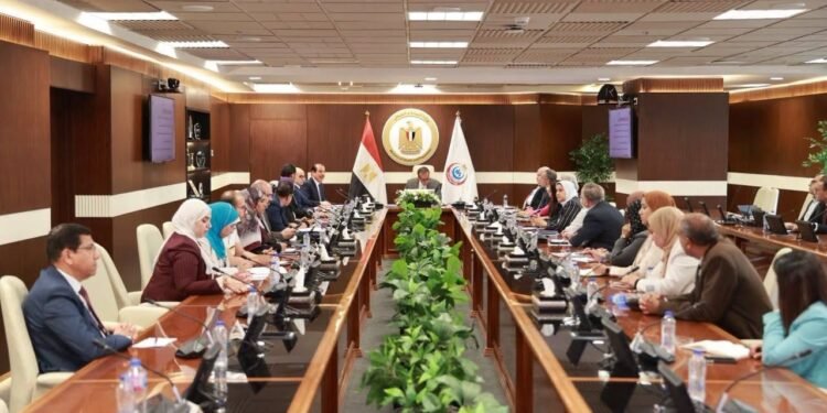 وزير الصحة يستعرض خطة الأمن الغذائي والتغذية