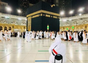 وزير السياحة والآثار يعتمد ضوابط تنفيذ رحلات العمرة لموسم 1448هـ