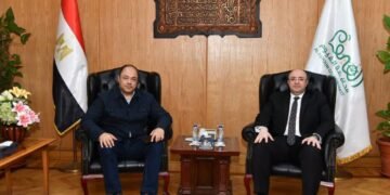 رئيس هيئة تنمية الصعيد يبحث مع محافظ الفيوم سبل التعاون المشترك