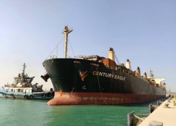 ميناء السخنة يستقبل السفينة CENTURY EAGLE