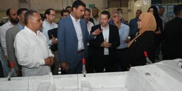 وزير الصناعة ومحافظ الشرقية يتفقدان 3 مصانع للصناعات الهندسية والكهربائية