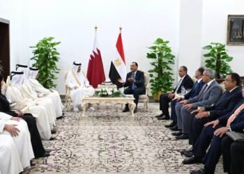 «مدبولي» يبحث مع رئيس الوزراء القطري تعزيز التعاون الاقتصادي والطاقة