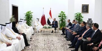 «مدبولي» يبحث مع رئيس الوزراء القطري تعزيز التعاون الاقتصادي والطاقة