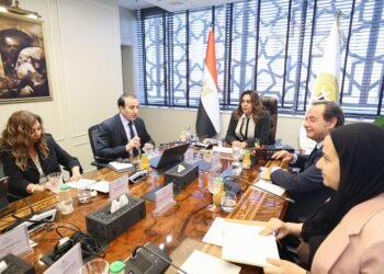 مصر تبحث إنشاء صندوق لحماية الشعاب المرجانية ودعم الاستدامة بالبحر الأحمر