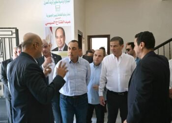 مجمع واحد لخدمة المزارعين والحيوانات.. مدبولي يتفقد مشروعات «حياة كريمة» بالغربية