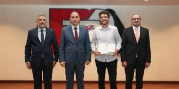 رئيس الهيئة العامة للرقابة المالية يلتقي الطلاب المتميزين ويؤكد التوسع في برامج التوعية