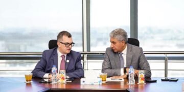 وزيرا السياحة والتخطيط يبحثان تعزيز مساهمة القطاع السياحي في الاقتصاد المصري