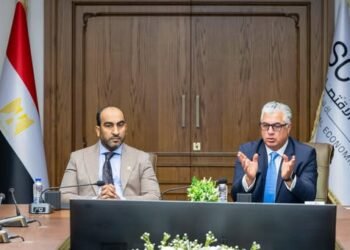 رئيس اقتصادية قناة السويس يبحث مع وفد عُماني فرص الاستثمار والتكامل الصناعي واللوجستي