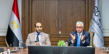رئيس اقتصادية قناة السويس يبحث مع وفد عُماني فرص الاستثمار والتكامل الصناعي واللوجستي