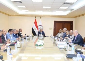 وزير الدولة للإنتاج الحربي يبحث مستجدات الإنتاج وخطط تطوير الشركات التابعة