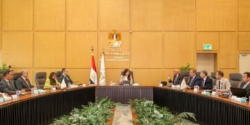 وزيرة الإسكان تبحث تطوير منظومة النقل الجماعي بالمدن الجديدة