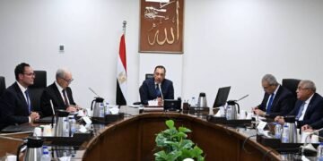 رئيس الوزراء يتابع مستجدات تطوير الشركة القابضة للغزل والنسيج
