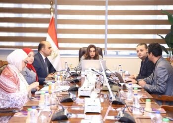 وزيرة التنمية المحلية والبيئة تتابع مستجدات تراخيص المخلفات وتطبيق نظام المسؤولية الممتدة للمنتج