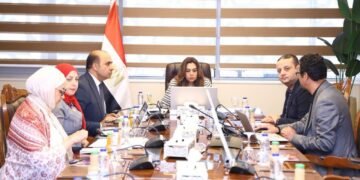 وزيرة التنمية المحلية والبيئة تتابع مستجدات تراخيص المخلفات وتطبيق نظام المسؤولية الممتدة للمنتج