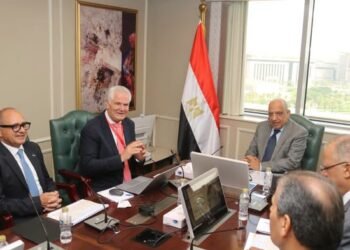 وزير الكهرباء يتابع مشروعًا متكاملًا للطاقة المتجددة في سيناء بقدرة 3100 ميجاوات