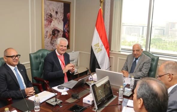 وزير الكهرباء يتابع مشروعًا متكاملًا للطاقة المتجددة في سيناء بقدرة 3100 ميجاوات