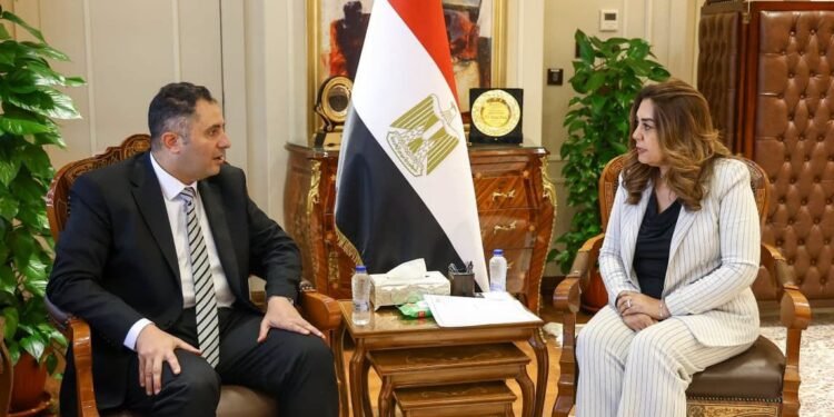 وزيرة التنمية المحلية والبيئة تتابع مع محافظ دمياط مشروعات الخطة الاستثمارية وملفات التصالح والنظافة