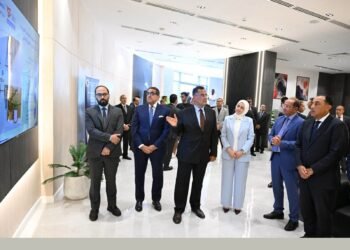 “مدبولي” يفتتح مركز الخدمات الضريبية المميزة بالعلمين الجديدة ويشهد إطلاق «موبايل أبلكيشن» للتصرفات العقارية