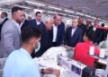 وزير العمل ومحافظ الغربية يتفقدان “العربية للنسيج والنوفيتيه” و”تريكو الصياد”