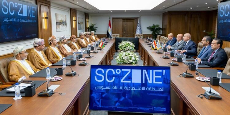 رئيس المنطقة الاقتصادية لقناة السويس يستقبل وفدًا عُمانيًا رفيع المستوى لبحث تعزيز الشراكة والتكامل الصناعي واللوجستي