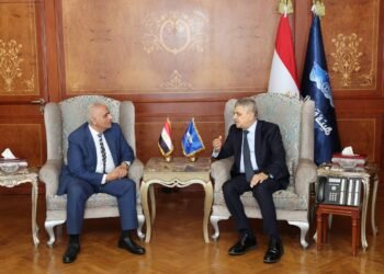 الفريق أسامة ربيع: التقارير الملاحية بقناة السويس رصدت تعافيًا تدريجيًا في معدلات عبور سفن الحاويات