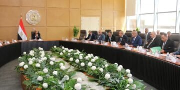 وزير الكهرباء يوجه بتغيير العدادات المعطلة خلال 72 ساعة وتوحيد أسعار المقايسات
