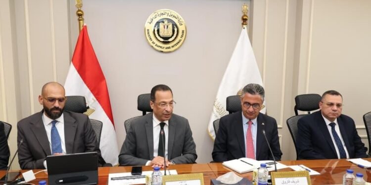 وزيرا التموين والاتصالات يعقدان اجتماعا لمتابعة منظومة كارت الخدمات الحكومية الموحد