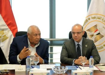وزير الاستثمار يبحث مع محافظ مطروح فرصًا استثمارية جديدة