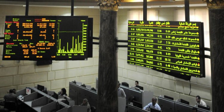 قطاع الأدوية يتصدر تداولات البورصة المصرية بـ15.3 مليار جنيه.. وسهم جلاكسو يقفز 65%