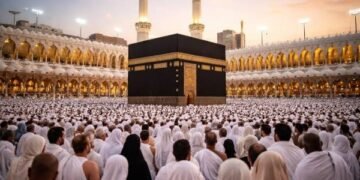 أسعار برامج العمرة مهددة بالزيادة.. تفاصيل قرار الإعاشة الجديد