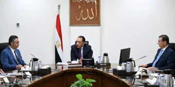 مدبولي يطمئن المواطنين: السكر بـ28 جنيهًا.. ومخزون السلع يكفي لعام كامل