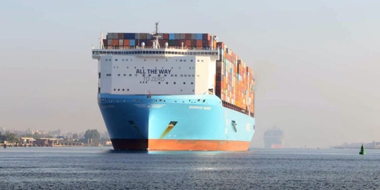 “قناة السويس” تشهد العبور الأول لسفينة الحاويات BANGKOK MAERSK ضمن قافلة الشمال