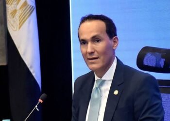 هيئة الاستثمار تبحث مع محافظ القليوبية ضم مساحات جديدة لإقامة مناطق استثمارية