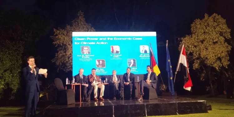 الطاقة النظيفة في مصر.. منتدى القاهرة للتغير المناخي يناقش الاستثمار وخفض الانبعاثات
