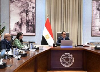 رئيس الوزراء يوجه بضبط السوق العقارية وحصر المشروعات المتعثرة وحماية حقوق الحاجزين