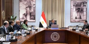 رئيس الوزراء يوجه بضبط السوق العقارية وحصر المشروعات المتعثرة وحماية حقوق الحاجزين