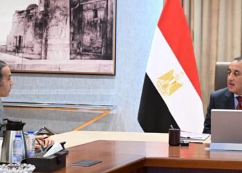 مدبولي يوجه بتعزيز الرقابة على القطاع غير المصرفي وحماية حقوق المتعاملين