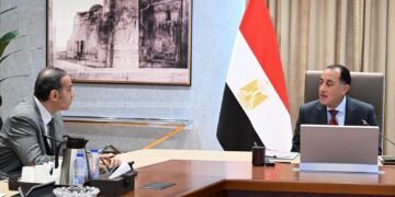 مدبولي يوجه بتعزيز الرقابة على القطاع غير المصرفي وحماية حقوق المتعاملين