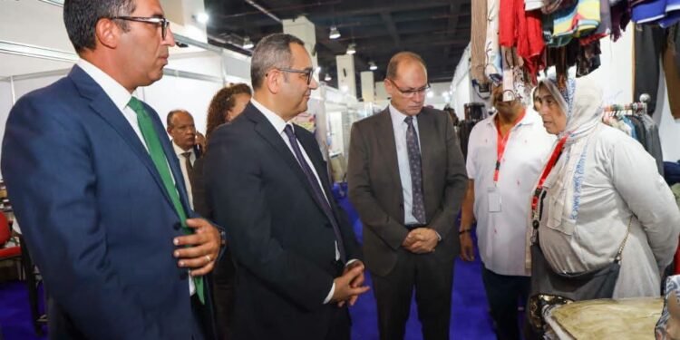 جهاز تنمية المشروعات يروج للمنتجات المصرية في معرض «أهلا مدارس» بمدينة نصر